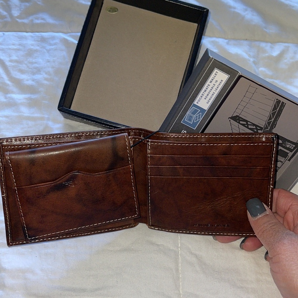 Men’s Dockers brand new wallet - Picture 2 of 5